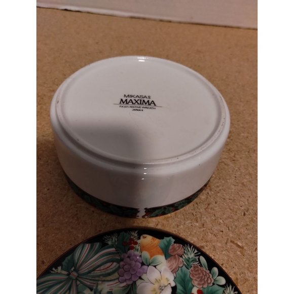 Mikasa Festive Wreath Trinket Box Maxima FX071 Japan 4 3/4" Round Christmas - Picture 3 of 6